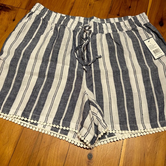 crown & ivy Pants - Women’s Shorts 🍎